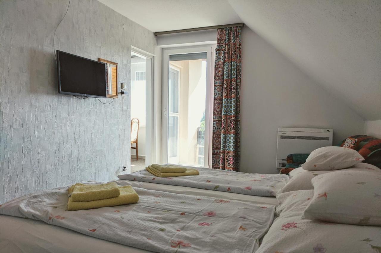 Angela Vendeghaz Hotel ซาลาคาโรส ภายนอก รูปภาพ