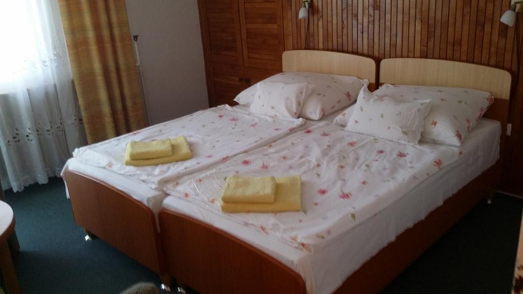 Angela Vendeghaz Hotel ซาลาคาโรส ภายนอก รูปภาพ